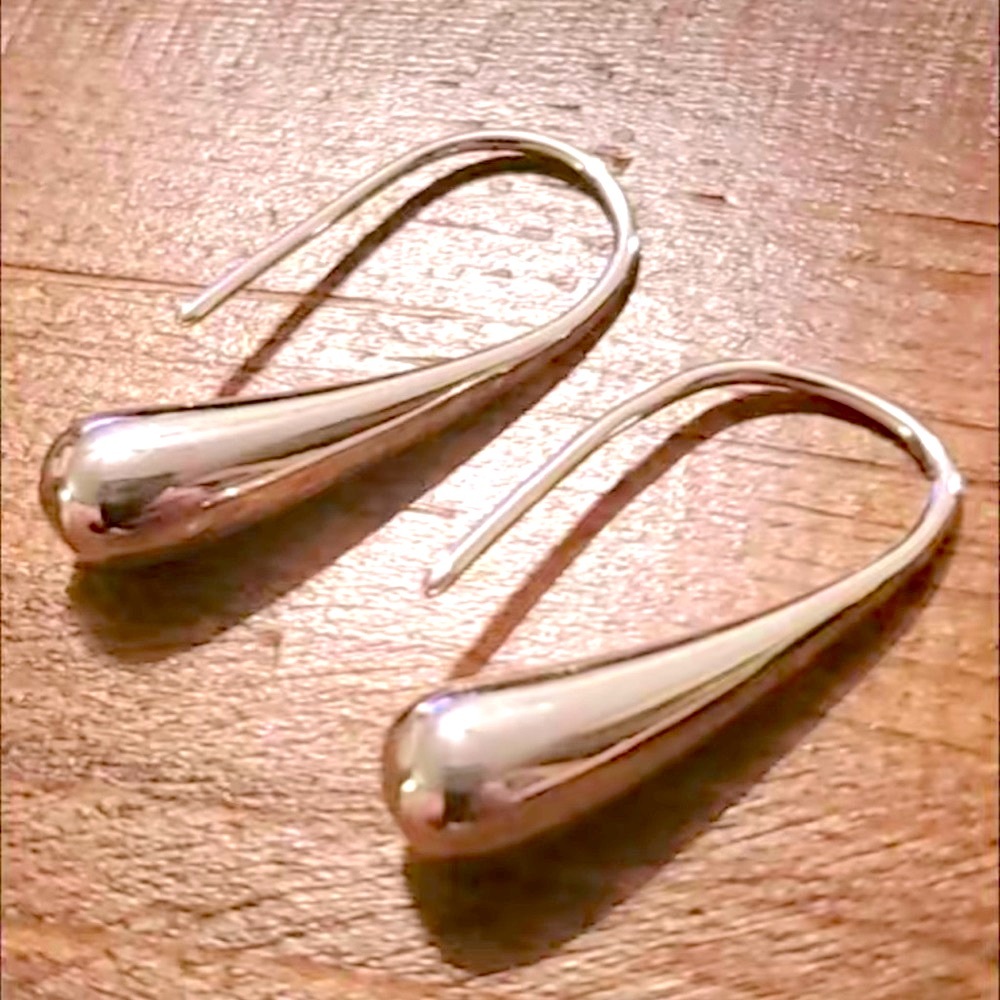NWT 💧 1” STAMPED .925 STERLING SILVER WATER DROPLET TEAR DROP PIERCED EARRINGS - Picture 2 of 12